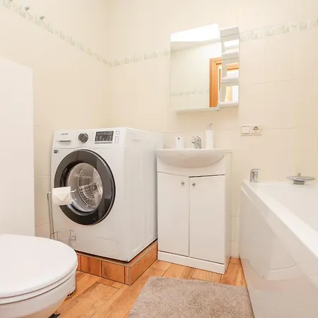 Cohost I City Centre Apt With River View Apartment *