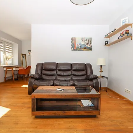 Cohost I City Centre Apt With River View Apartment