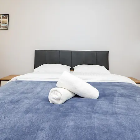 Cohost I City Centre Apt With River View *