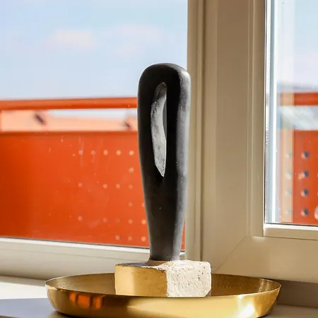 Cohost I City Centre Apt With River View