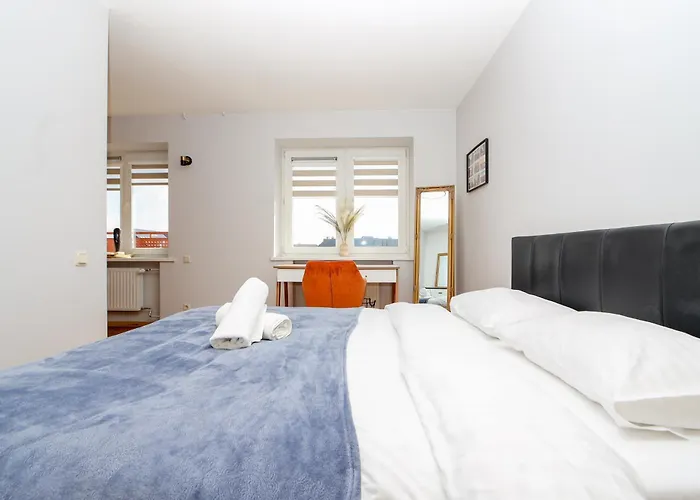 Cohost I City Centre Apt With River View *