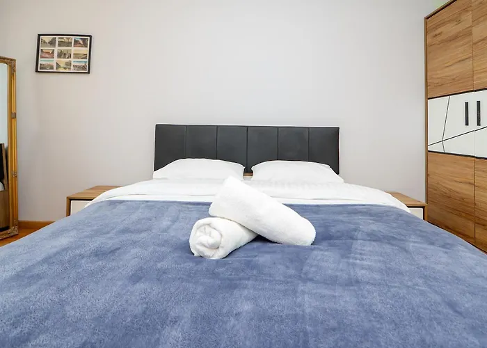 Cohost I City Centre Apt With River View *